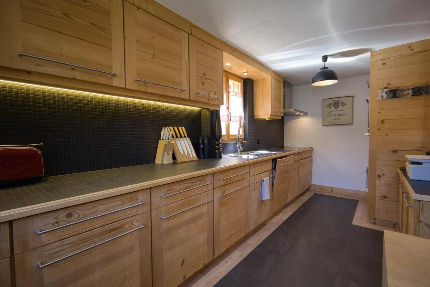 Magnificent furnished chalet between Gstaad and Lauenen - Photo 2 of 13