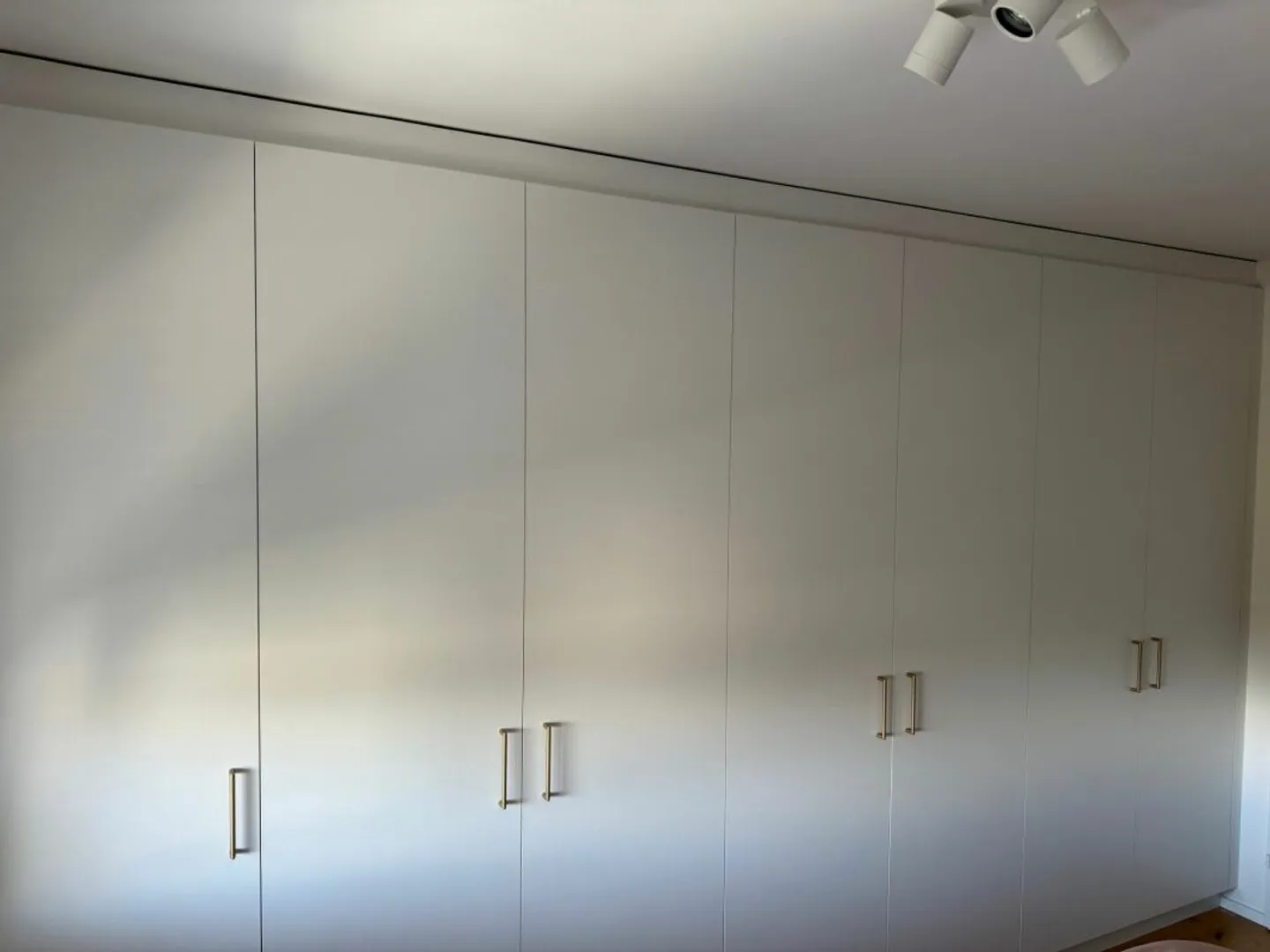 Neuwertige Wohnung (renoviert für CHF 115'000.-) mit Lift an ruhiger Lage - Foto 16 di 19