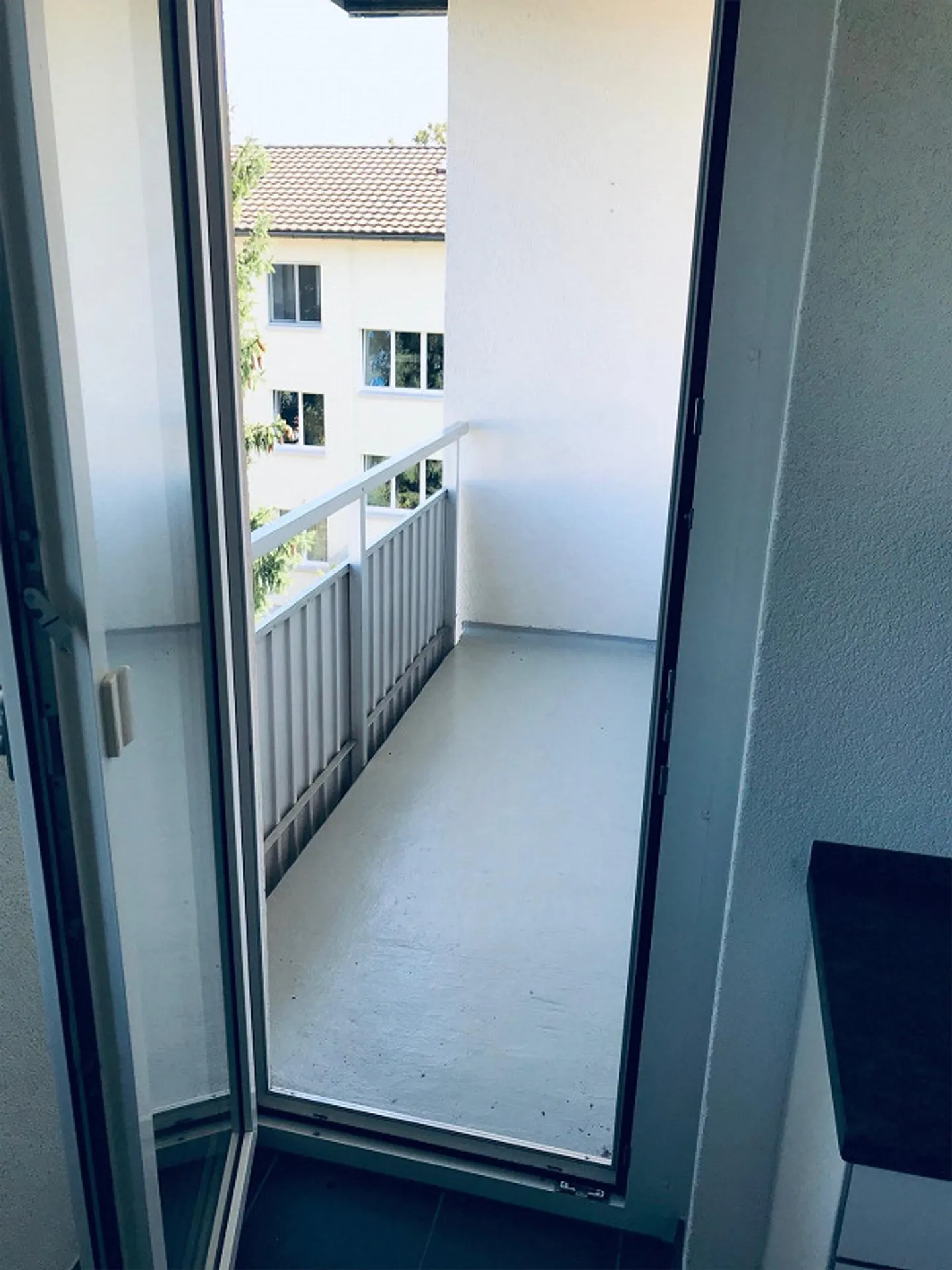 Appartement de 4,5 pièces avec vue sur le lac dans un emplacement ensoleillé et verdoyant - Photo 3 sur 13