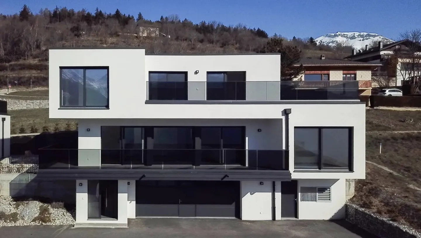 Exceptional contemporary villa with panoramic view of the Alps - Photo 1 of 10