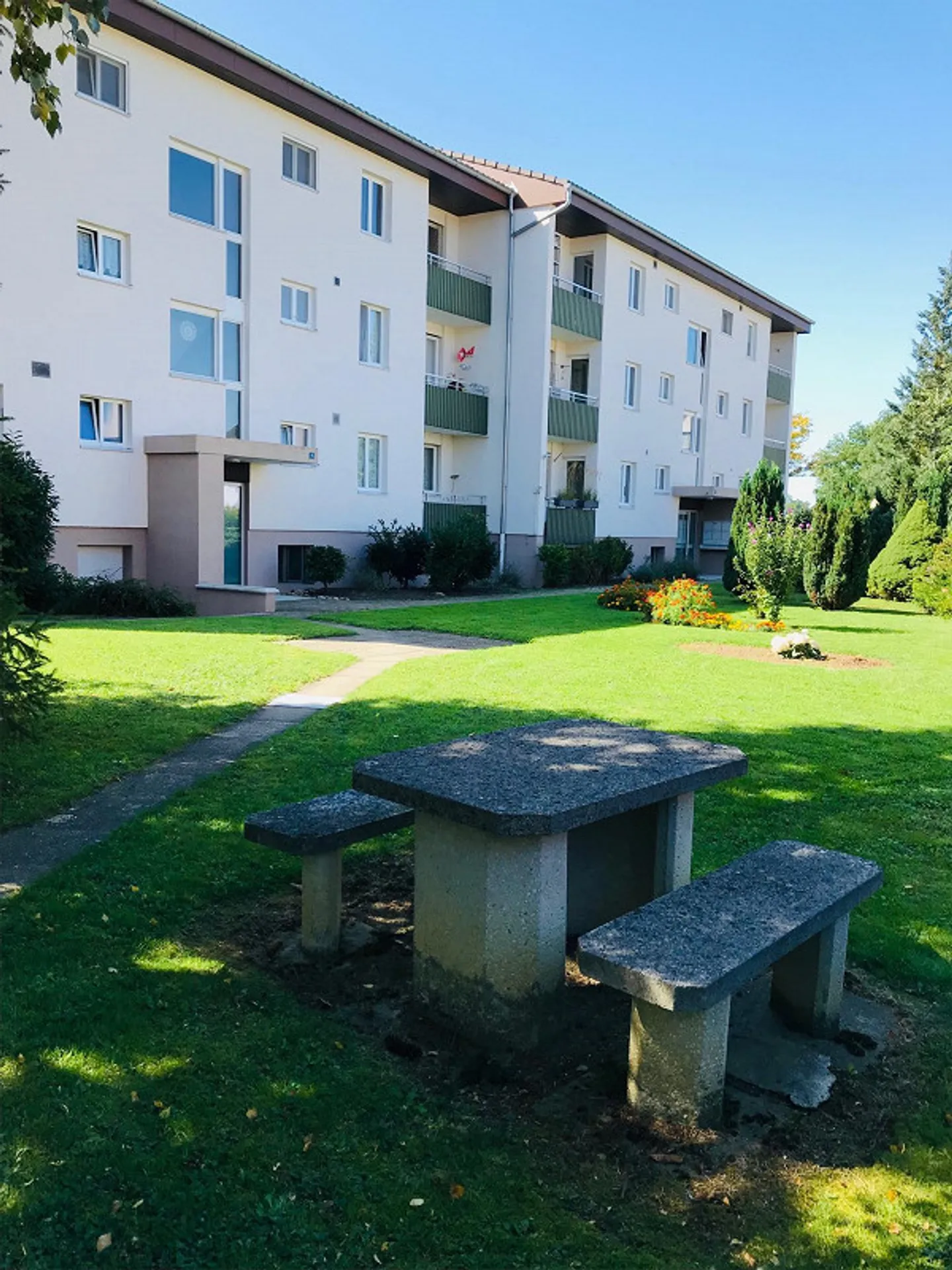 Appartement de 4,5 pièces avec vue sur le lac dans un emplacement ensoleillé et verdoyant - Photo 13 sur 13
