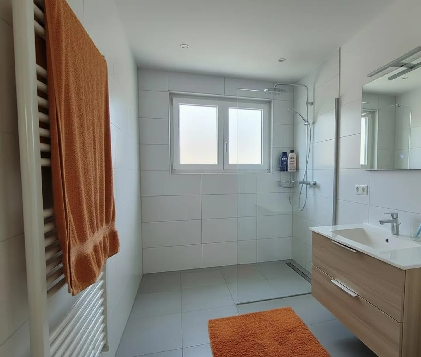 Appartamento 4 locali con balcone e 2 posti auto in garage sotterraneo in posizione tranquilla - Foto 3 di 7