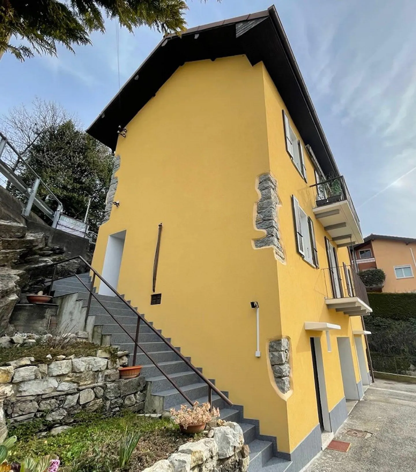 Interessantes Haus mit 6.5 Zimmern und Gartchen - Foto 3 von 13