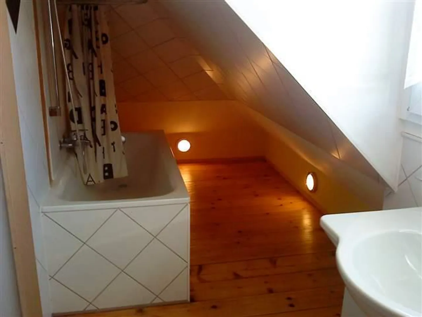 «2 Zimmer Dachwohnung» - Foto 2 von 3