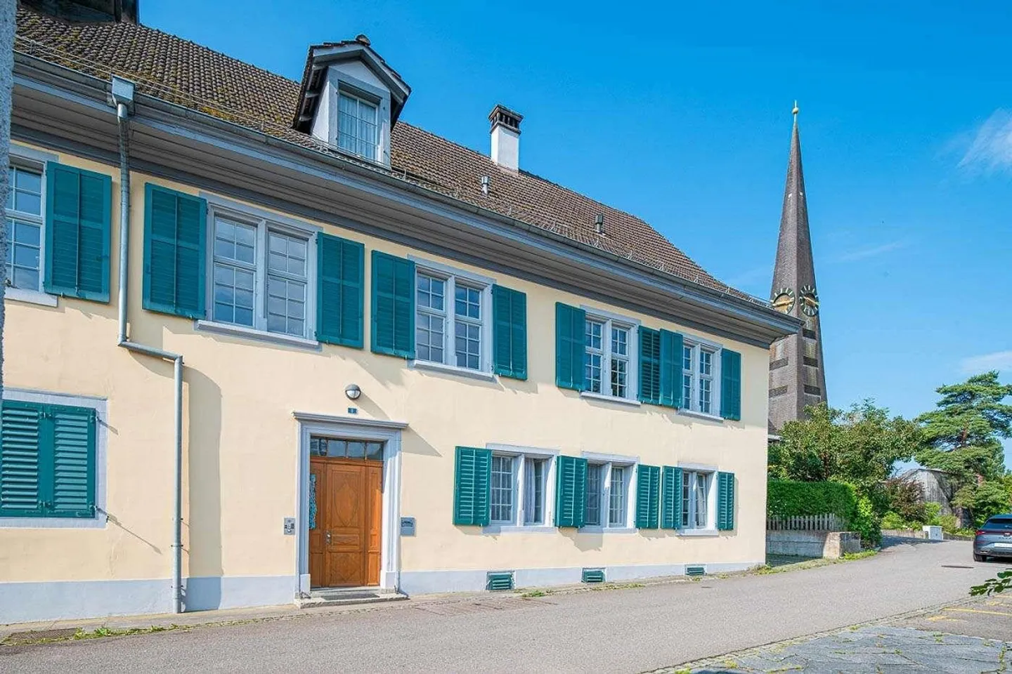 Historical 4.5-Room Apartment in Trüllikon - Photo 2 of 14