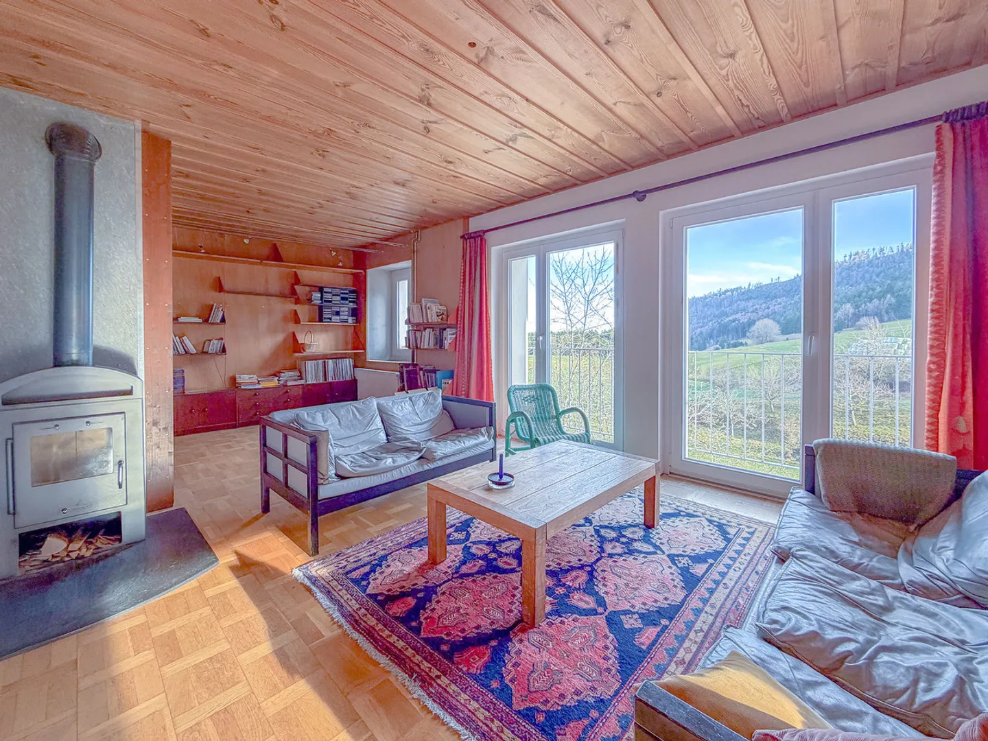 House with housing, workshops, garage, storage. Total area of 700 m2 - Photo 2 of 22