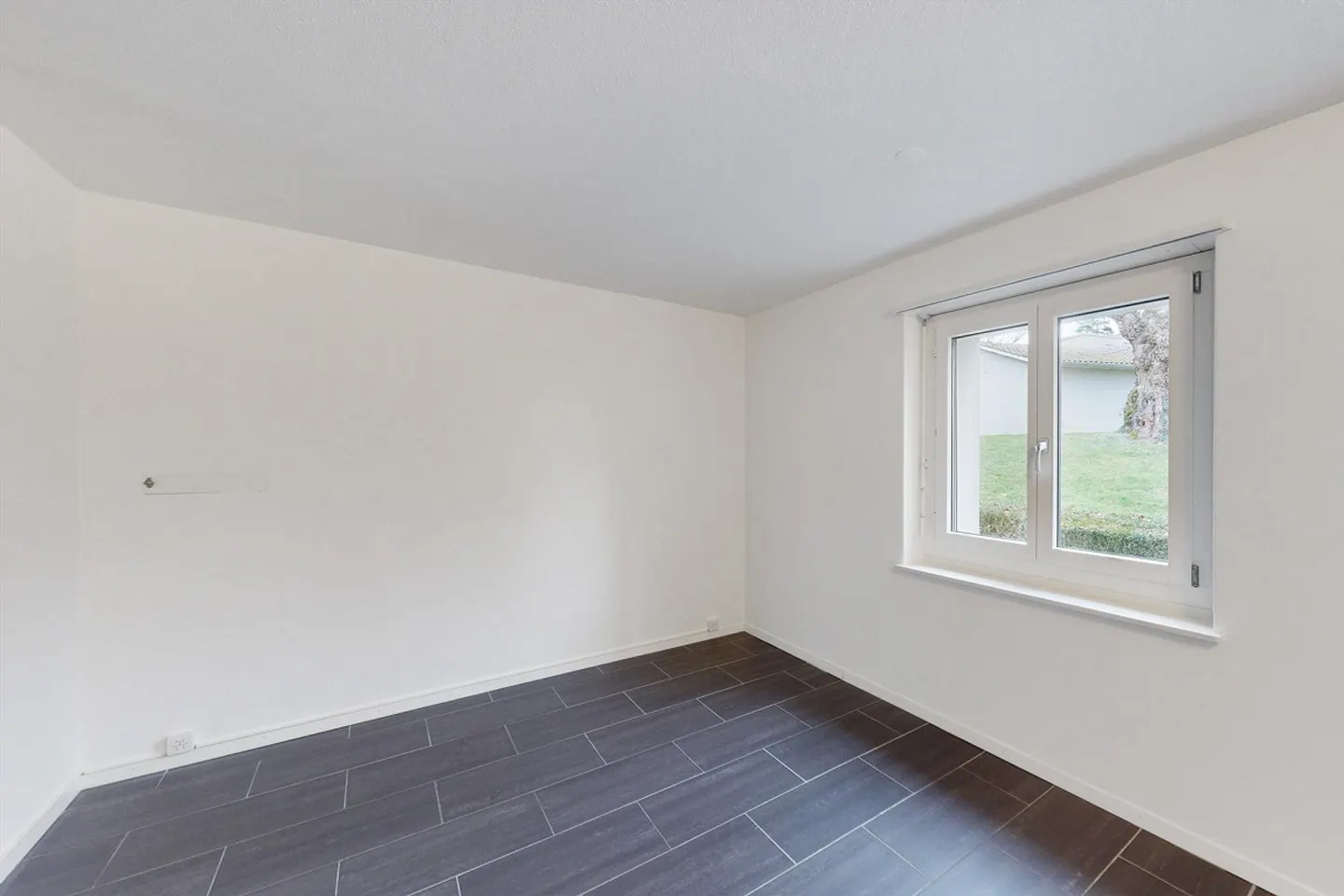 Spacious apartment in a quiet property limited until 31.03.2028 - Photo 4 of 13