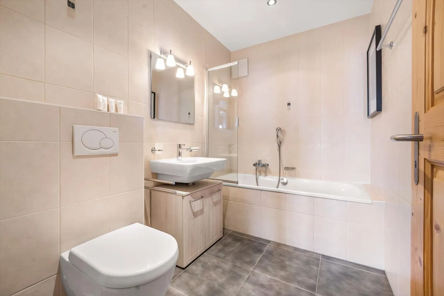 Extraordinary; 2 Holiday Apartments in 1 - Photo 12 of 13