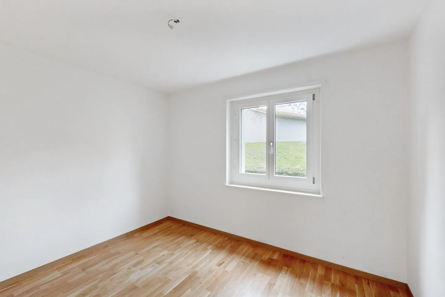 Spacious apartment in a quiet property limited until 31.03.2028 - Photo 11 of 13