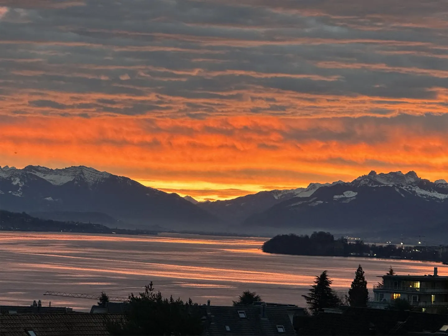 Exclusive 6.5-Room Penthouse Apartment with Stunning Mountain and Lake Views - Photo 1 of 9