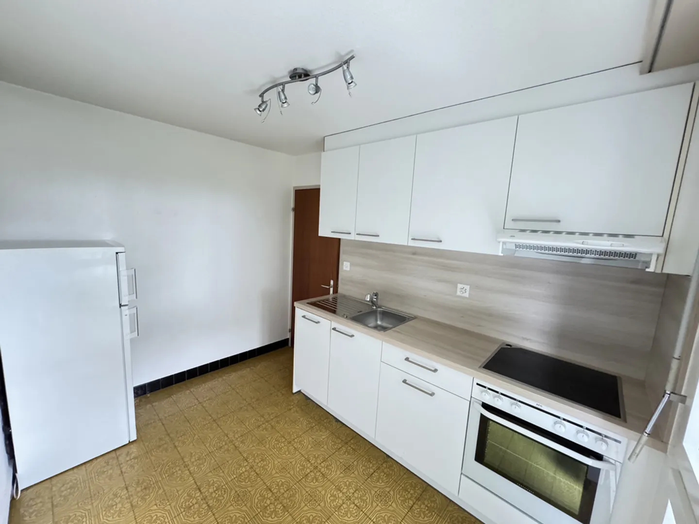 Charming Apartment with Garden - Photo 4 of 11
