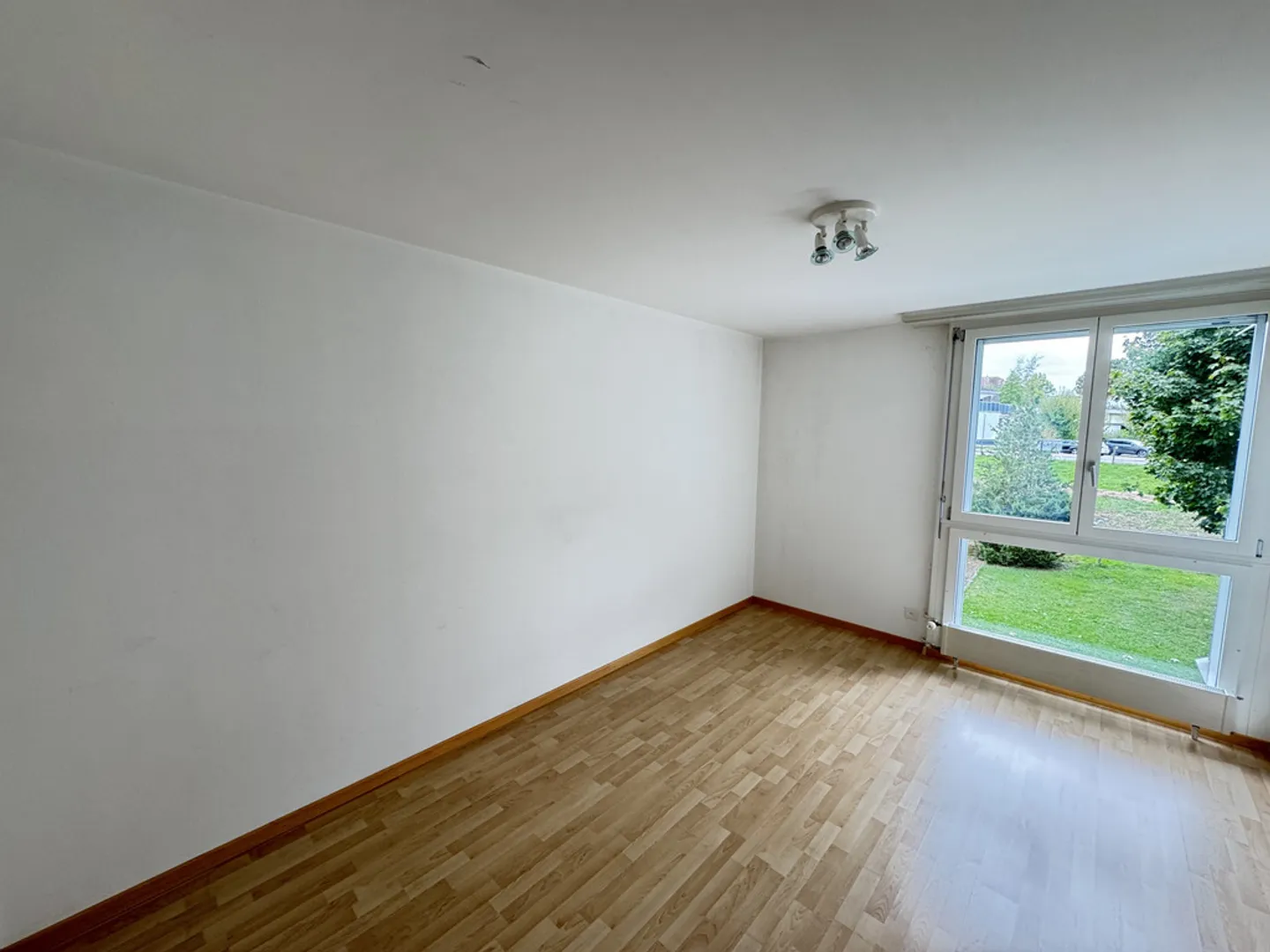 Charming Apartment with Garden - Photo 8 of 11