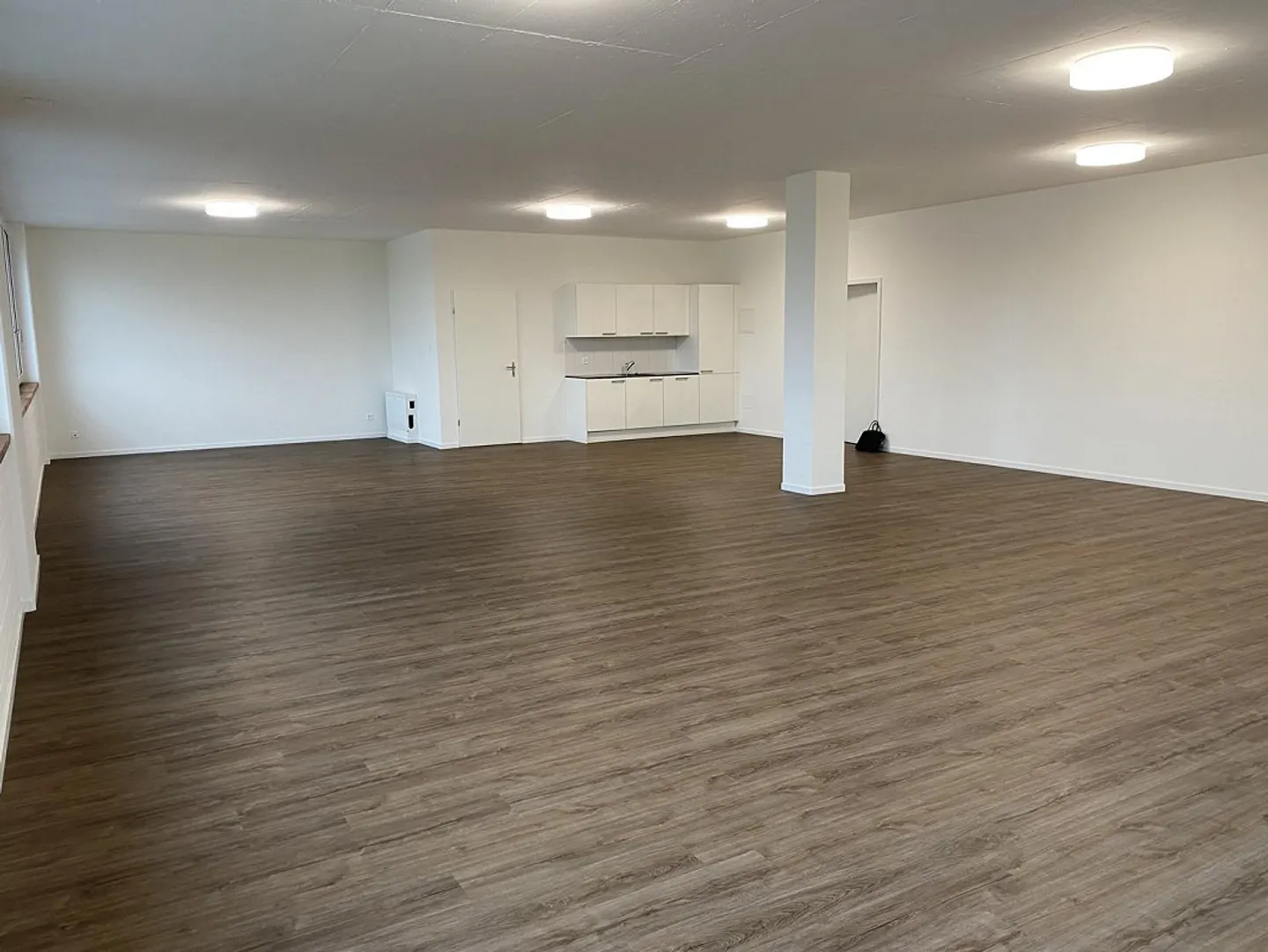 Vielseitige Gewerbefläche in Regensdorf - Foto 2 von 4