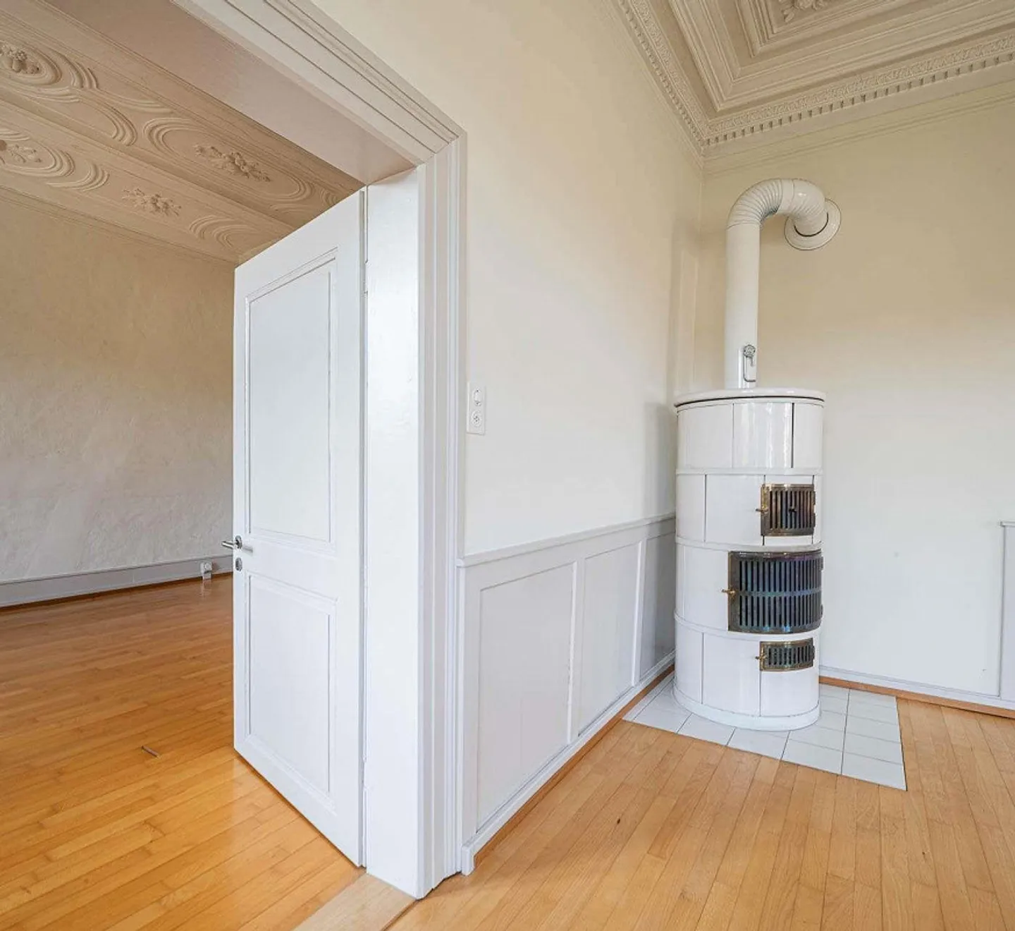 Historical 4.5-Room Apartment in Trüllikon - Photo 10 of 14