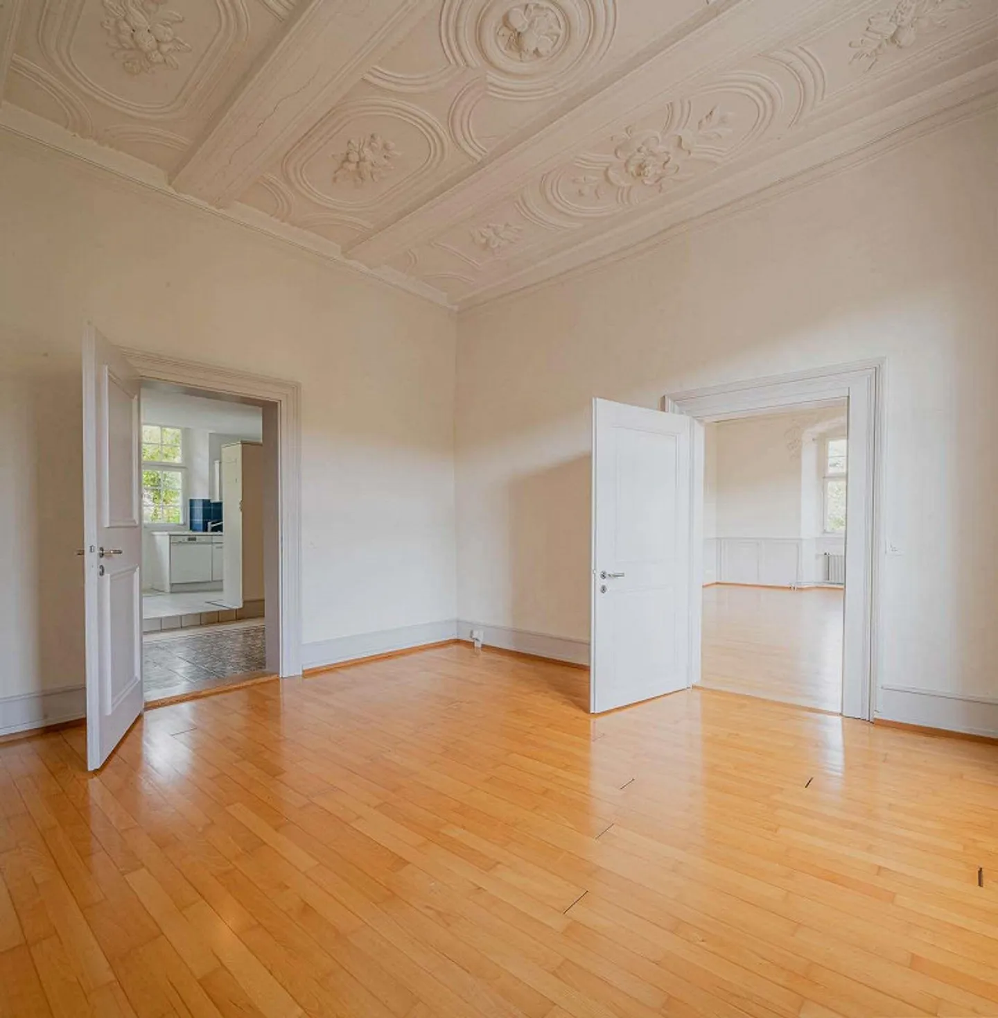 Historical 4.5-Room Apartment in Trüllikon - Photo 8 of 14