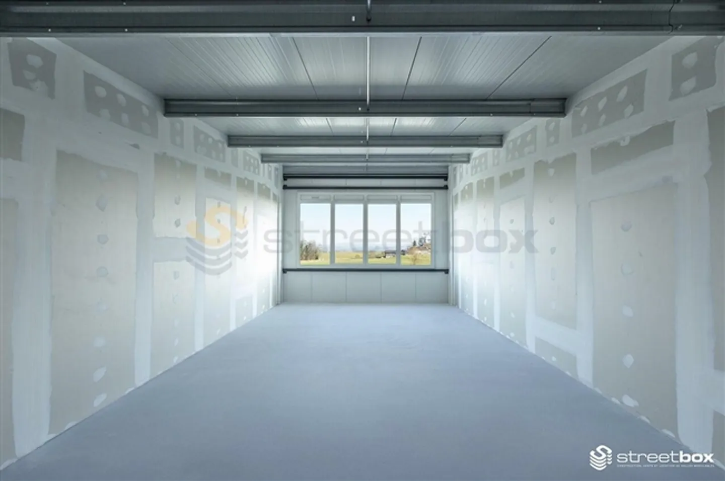 Corner box 115 m2 very well located! Box n°34 - Photo 4 of 4