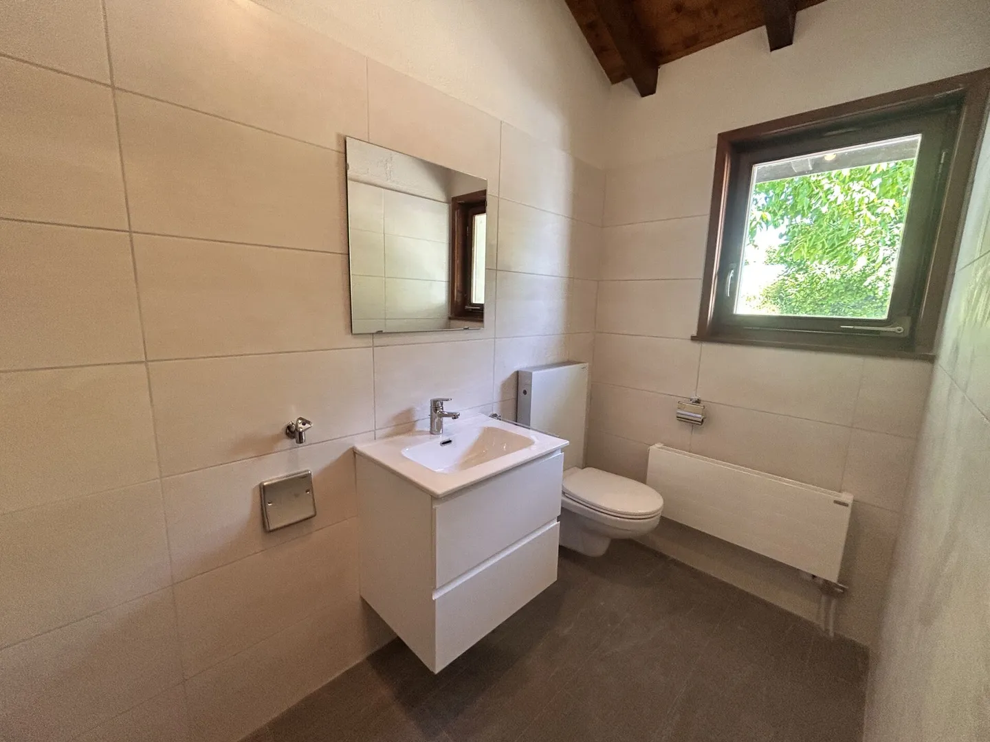 Schöne 3,5-Zimmer-Wohnung in einem kleinen Haus - Foto 3 von 9