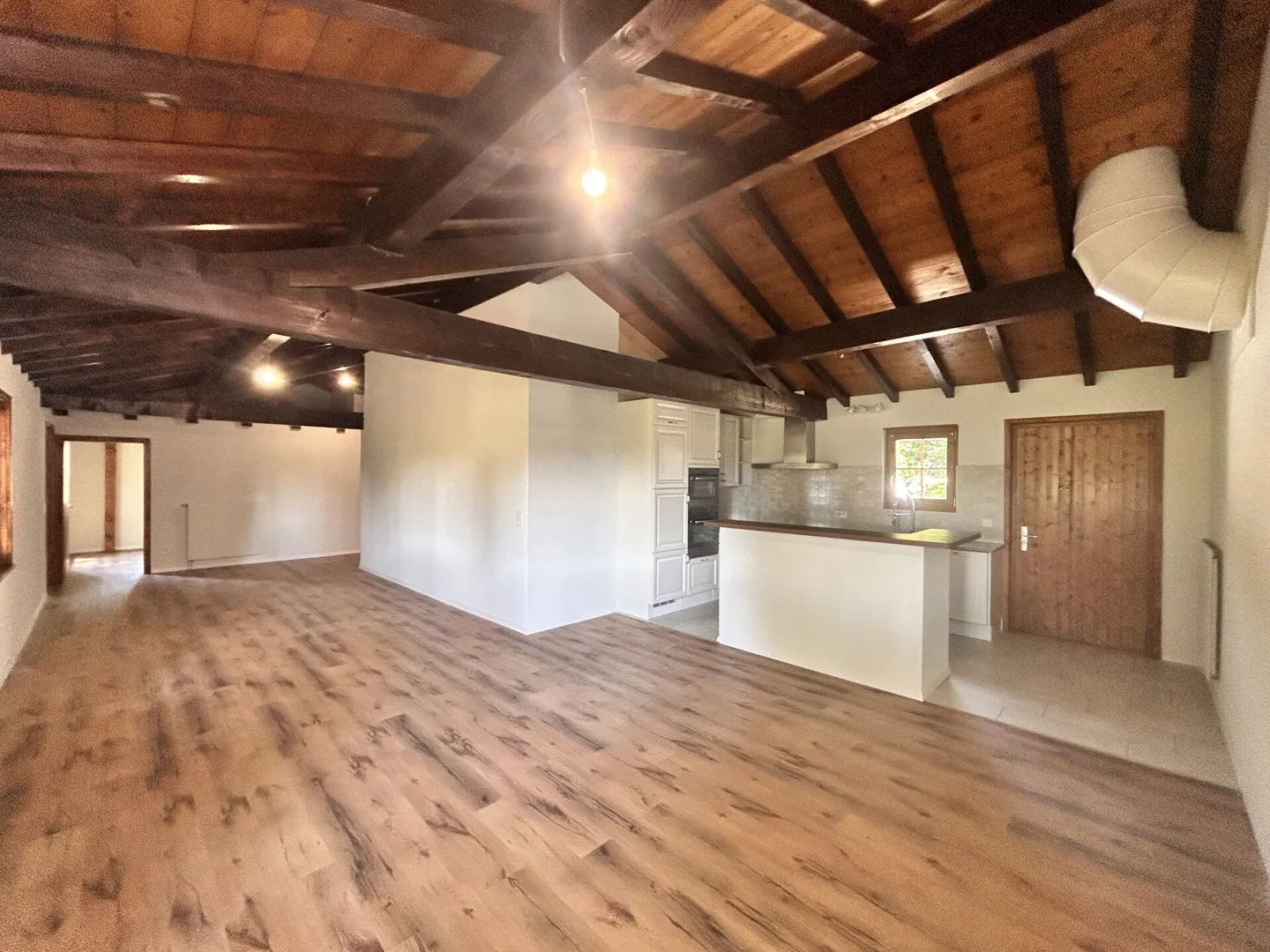 Schöne 3,5-Zimmer-Wohnung in einem kleinen Haus - Foto 2 von 9