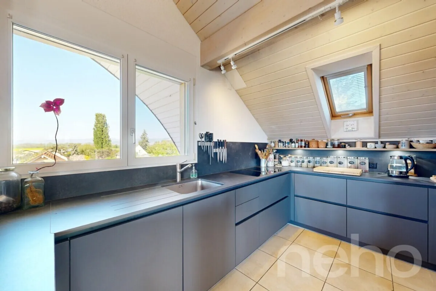 Bright penthouse in a dominant position with views of Lake Geneva and the Alps - Photo 5 of 12