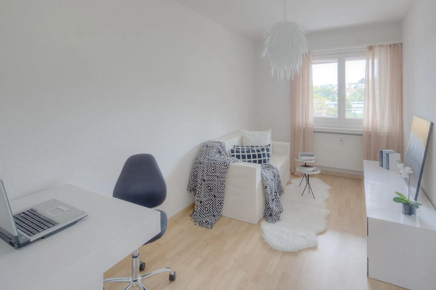 Plenty of space for your dream! - Photo 9 of 13