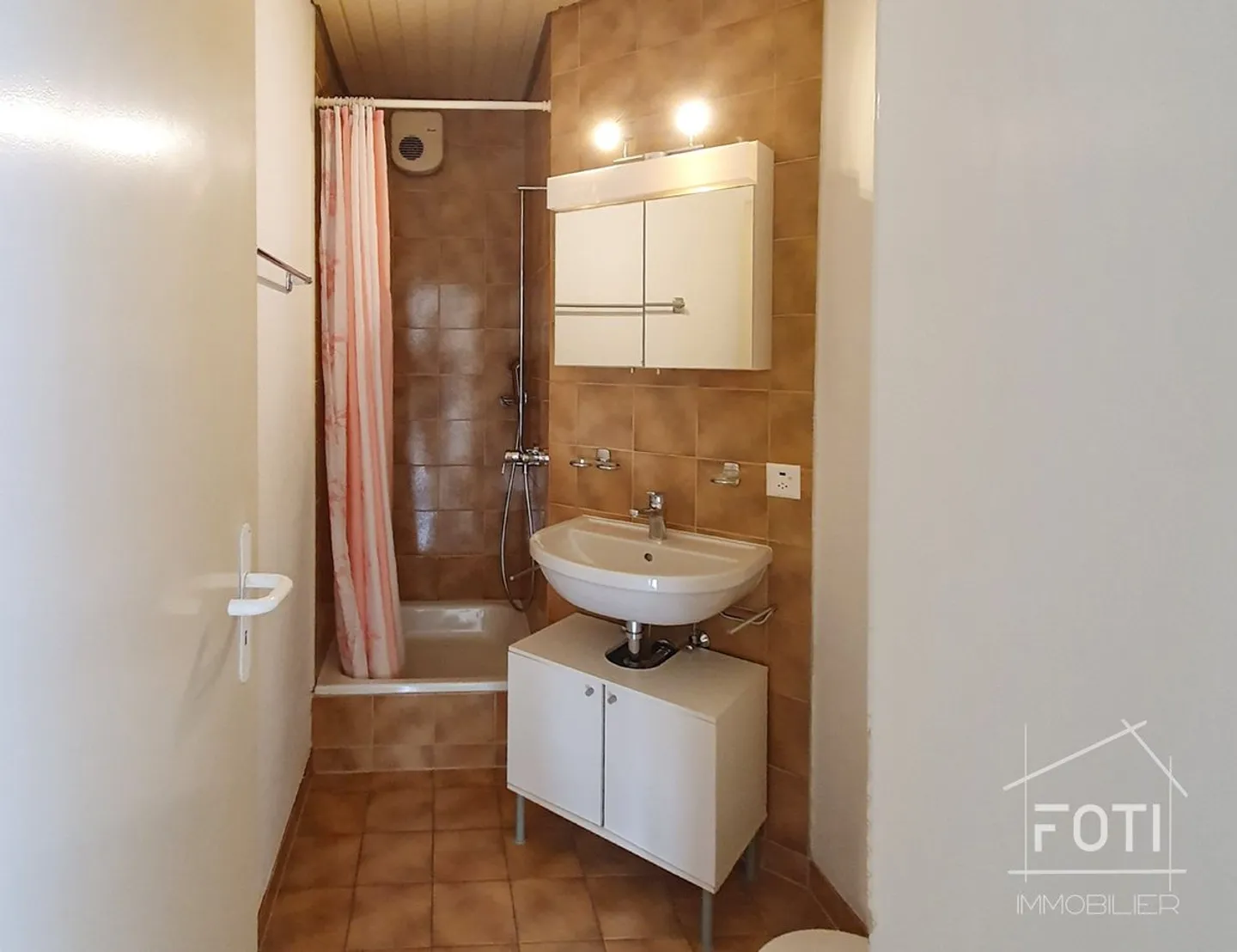 Residential building for sale - Photo 8 of 13