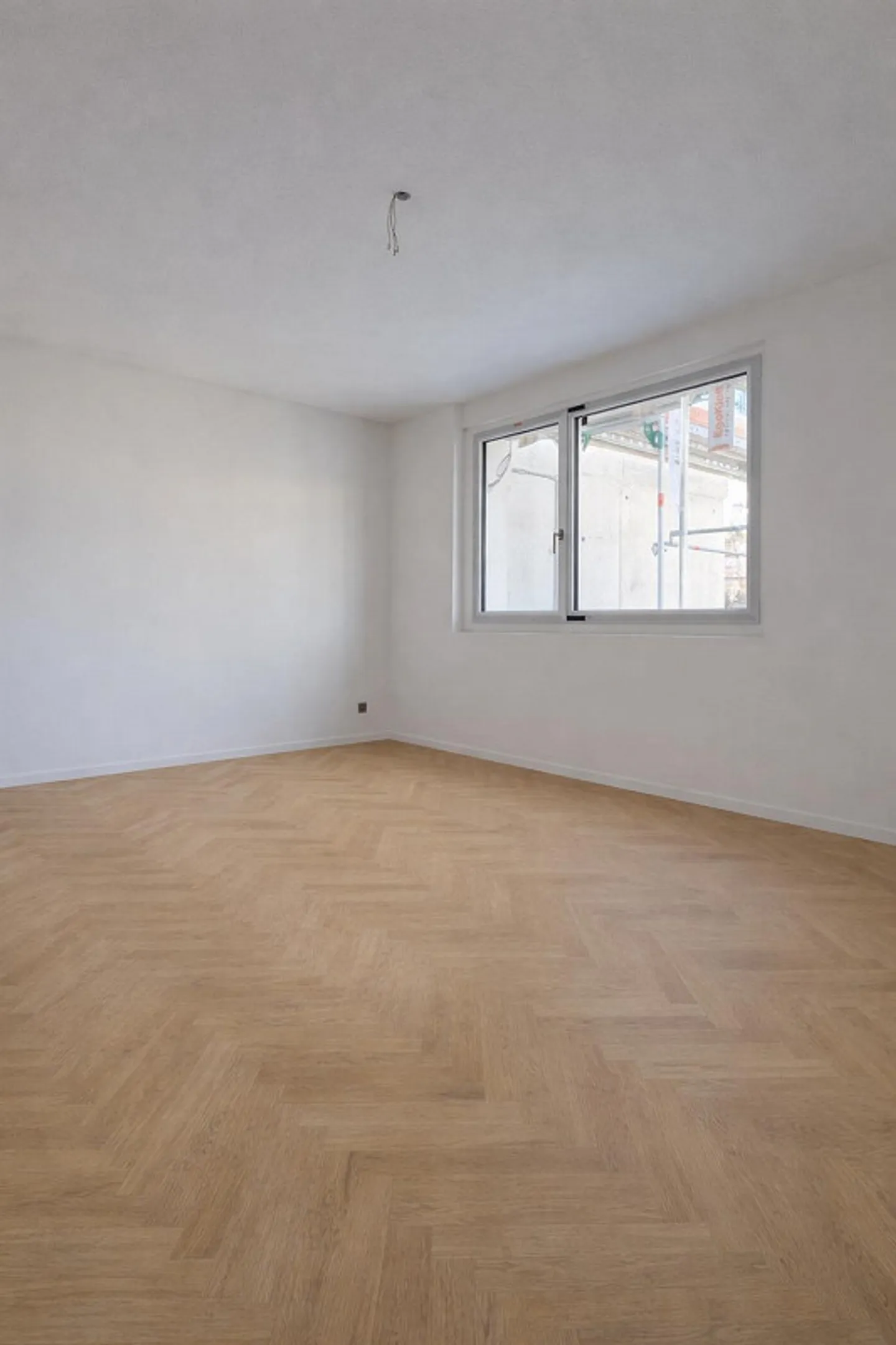 Top modern freshly renovated 2.5-room apartment for rent! - Photo 3 of 4