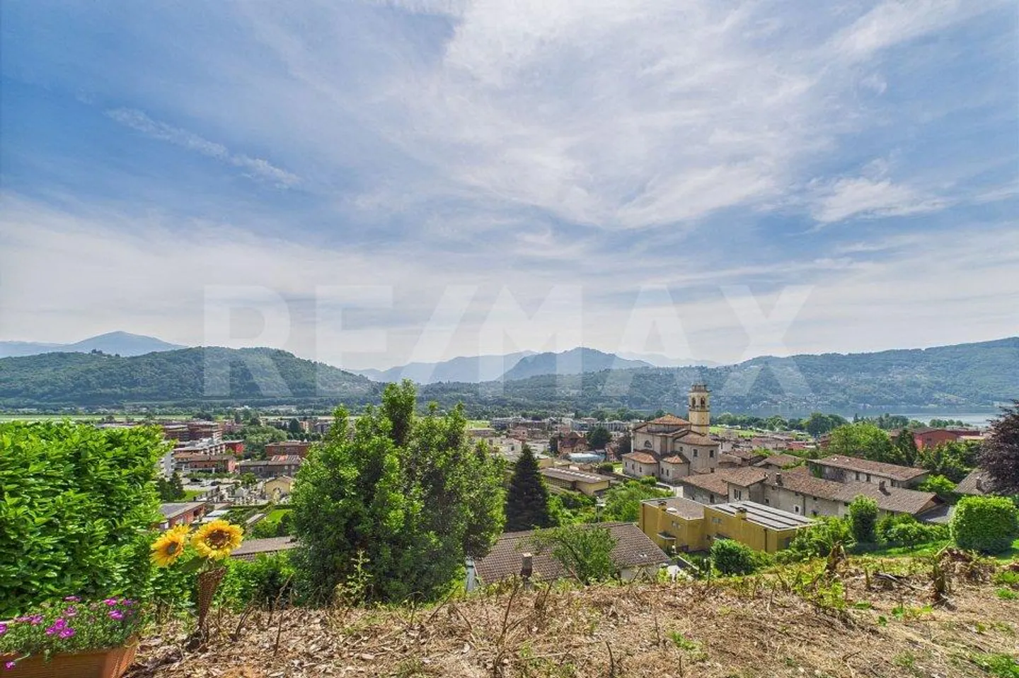 Building land with lake view in Agno: central + quiet location! - Photo 1 of 5