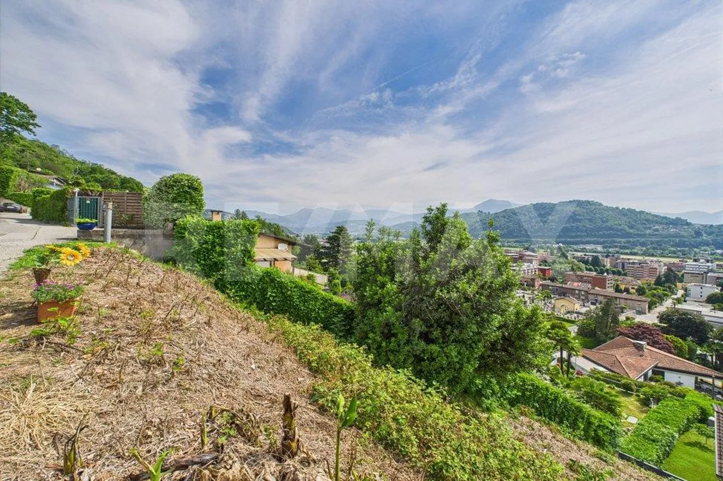 Building land with lake view in Agno: central + quiet location! - Photo 2 of 5