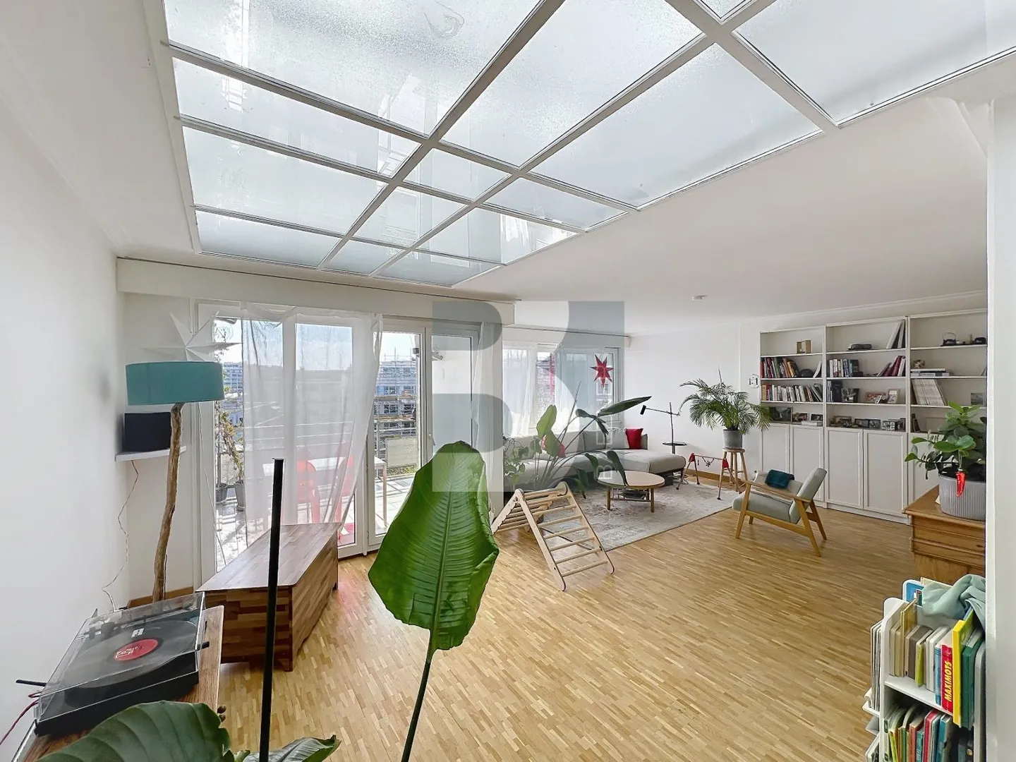 8-room apartment - Photo 16 of 16