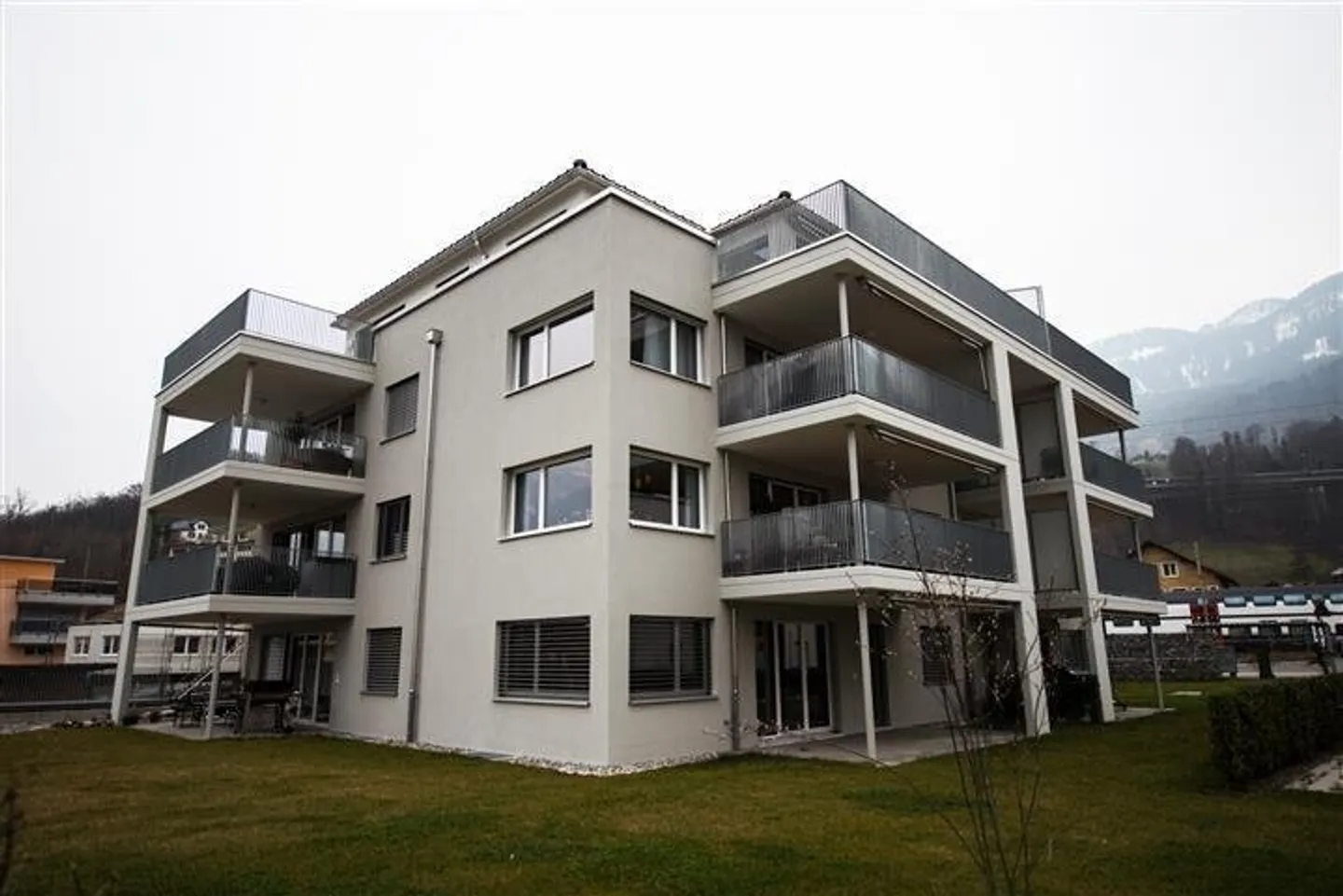 Place de parking à louer à Unterterzen ! - Photo 1 sur 1