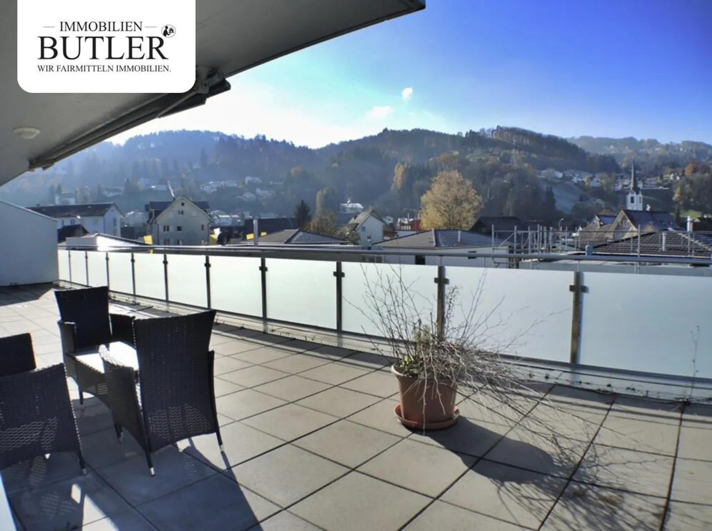 Beautiful penthouse apartment with cozy terrace - Photo 1 of 7