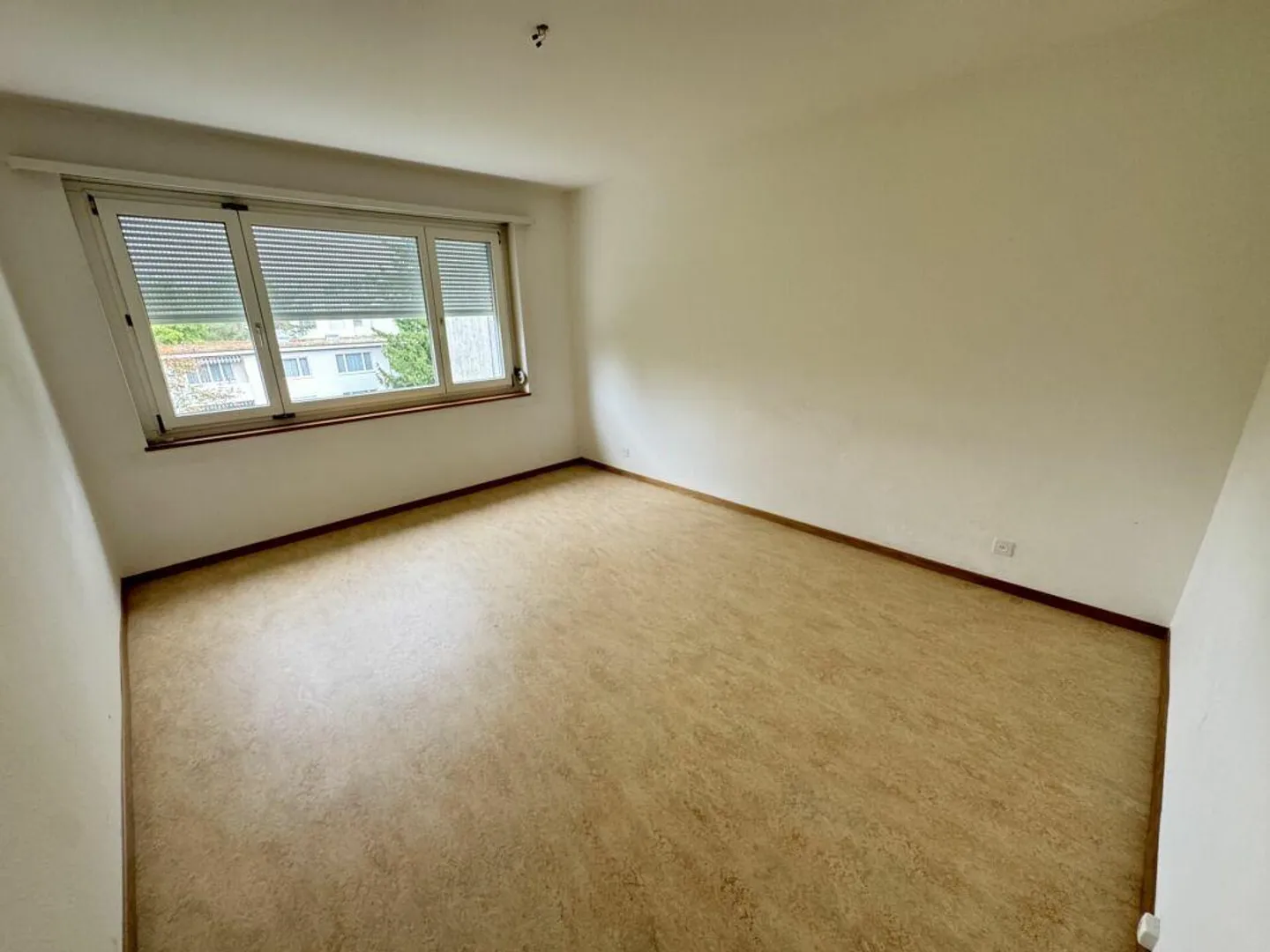 Living in the popular district of Wollishofen limited until 31.01.2027 - Photo 2 of 6