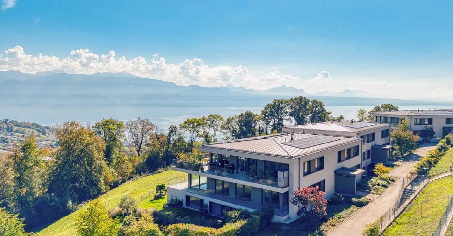 Spacious 5.5-room apartment with large terrace and lake view - Photo 1 of 10