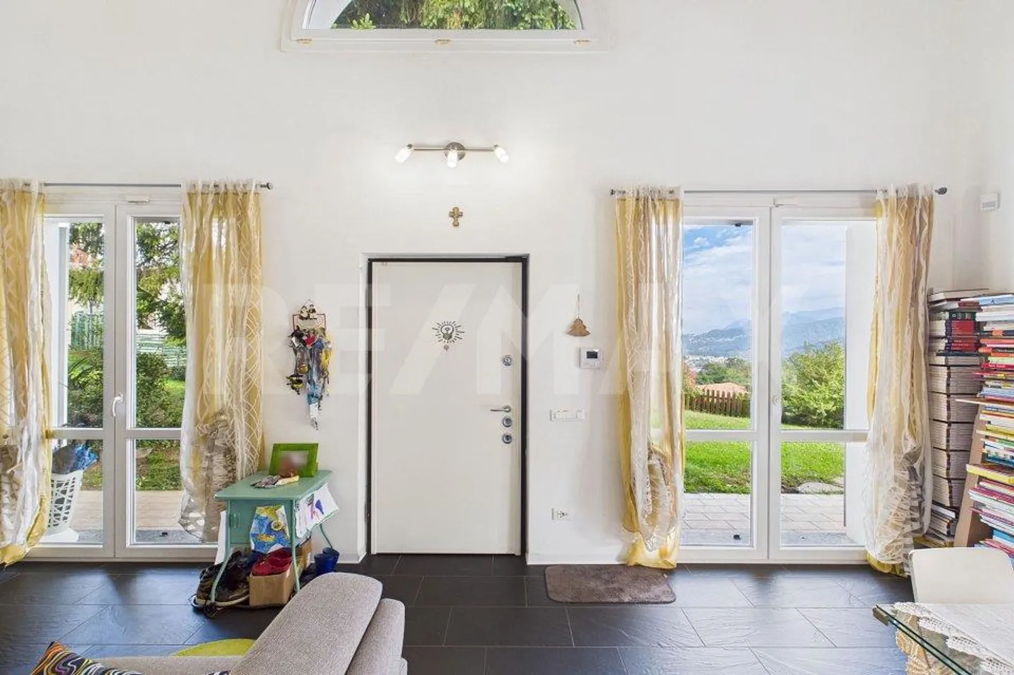 CADEGLIANO-VICONAGO (VA) - Modern, quiet house with panoramic views and expansion possibilities - Photo 3 of 13