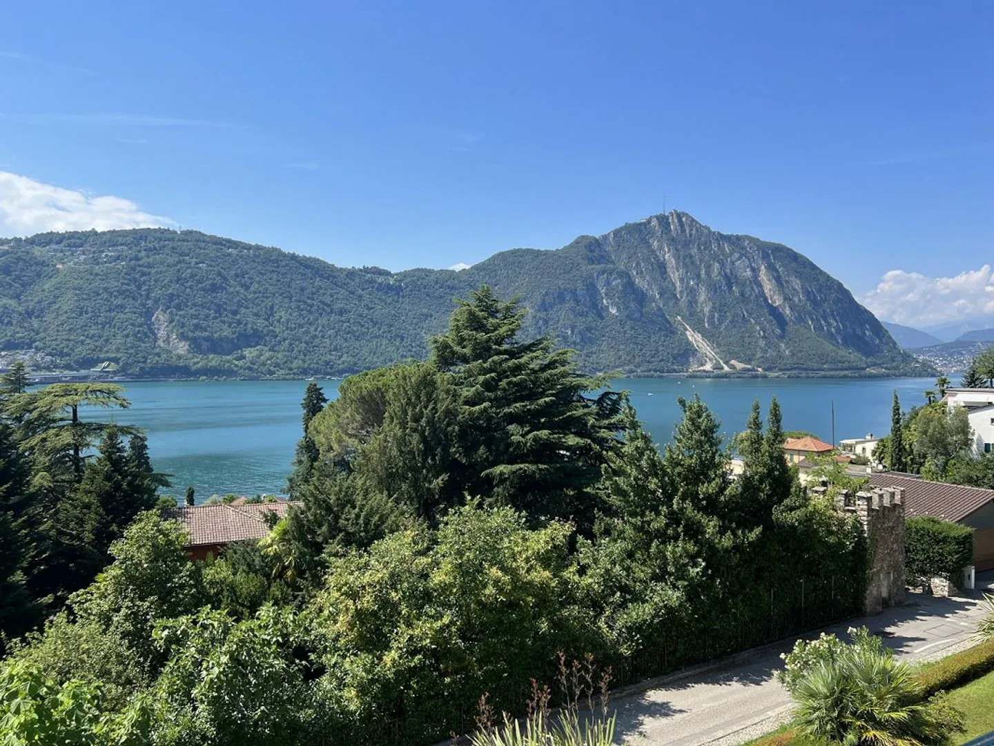 UN VERO AFFARE !!! APPARTAMENTO 4.5 LOCALI SOLEGGIATO CON VISTA LAG... - Foto 1 di 13