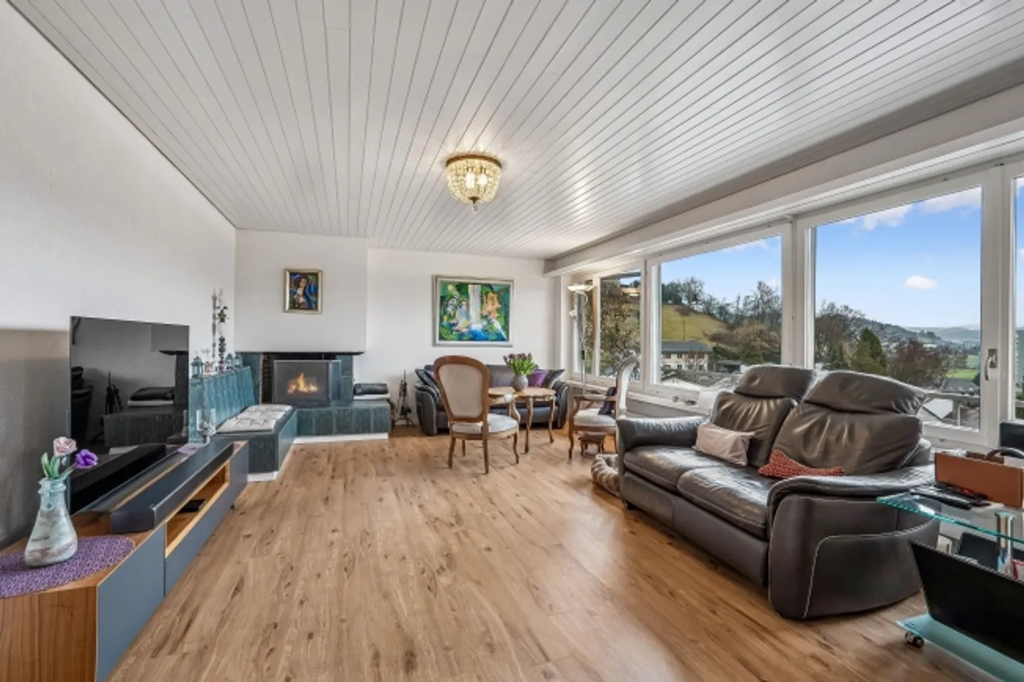 8-Room House with Conservatory and Panoramic View of Gränichen & the Mountains - Photo 3 of 13