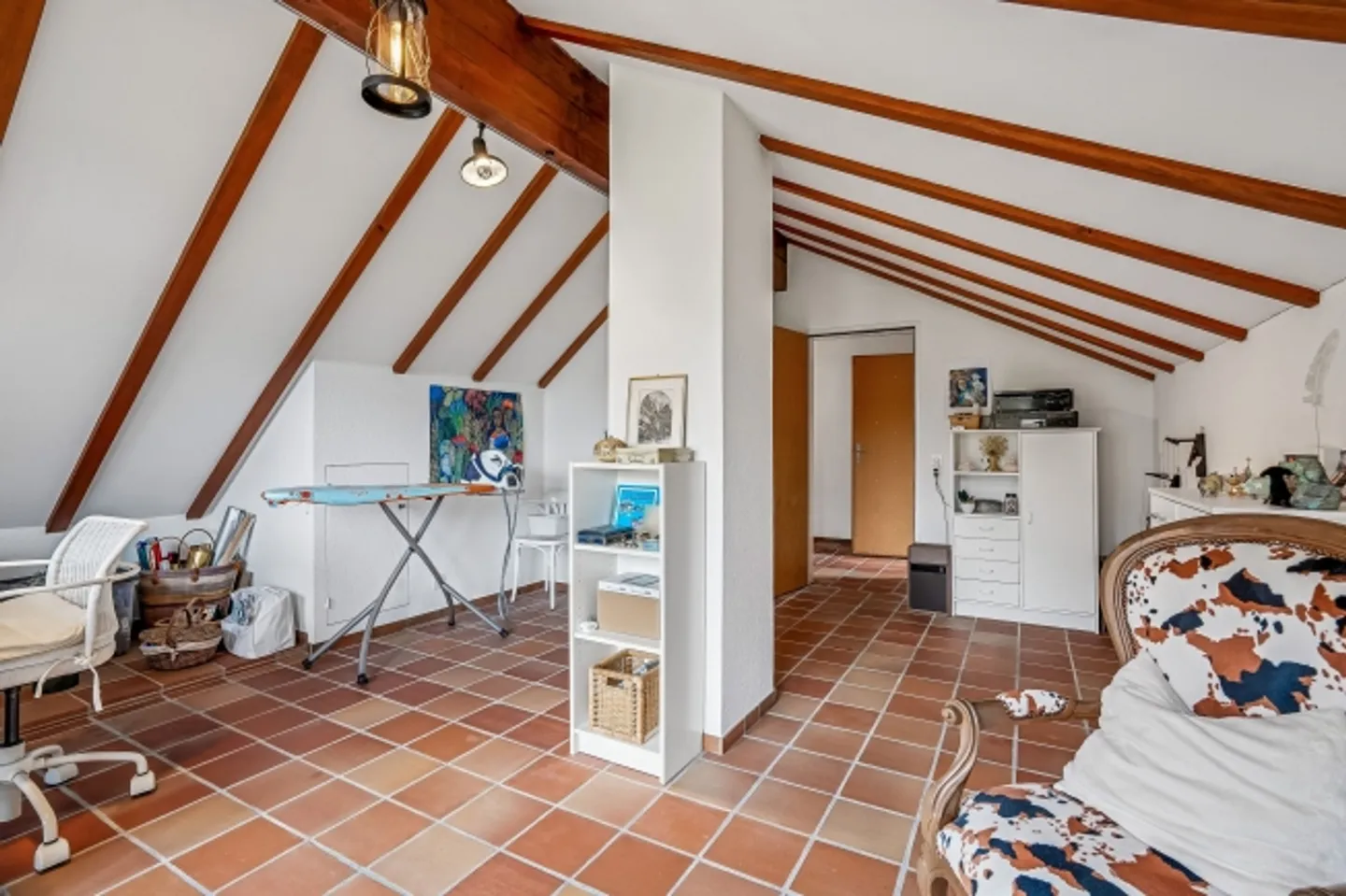 8-Room House with Conservatory and Panoramic View of Gränichen & the Mountains - Photo 9 of 13