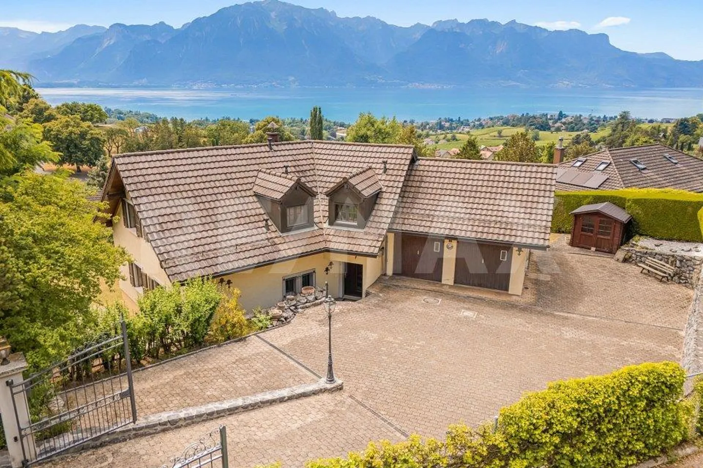 Am See: geräumige Villa mit 7,5 Zimmern und 320 m² - Foto 1 von 13