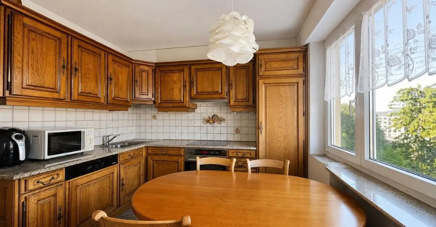 Geräumige 4,5-Zimmer-Wohnung mit 1 Garagenbox - Foto 3 von 9
