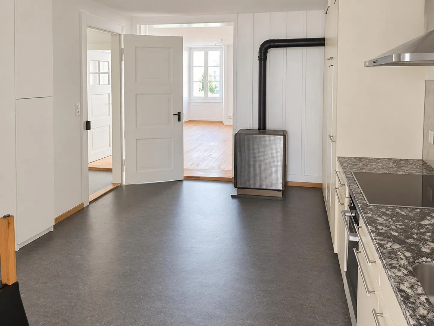 Idyllic 3-room apartment in the old town of Erlach - Photo 5 of 6
