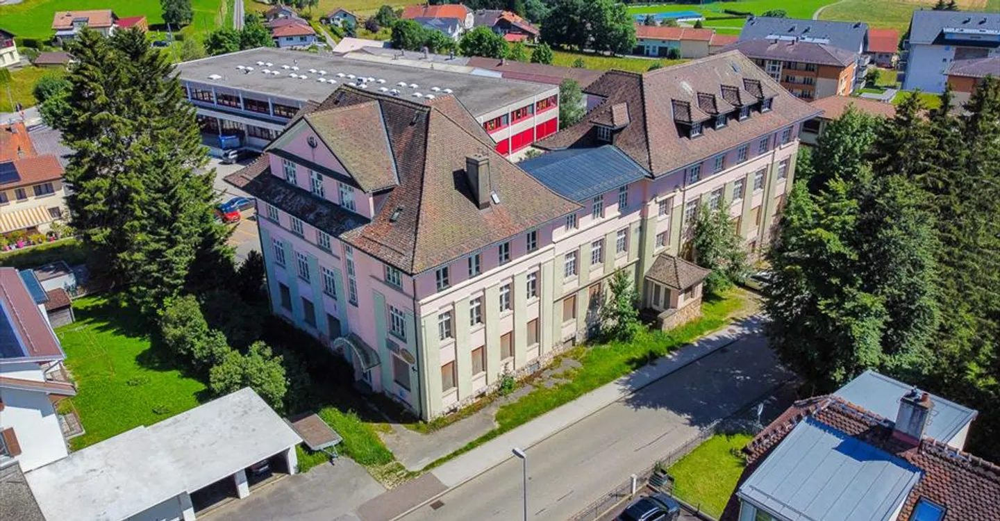 Historic industrial building in the heart of Ste-Croix - Photo 1 of 11