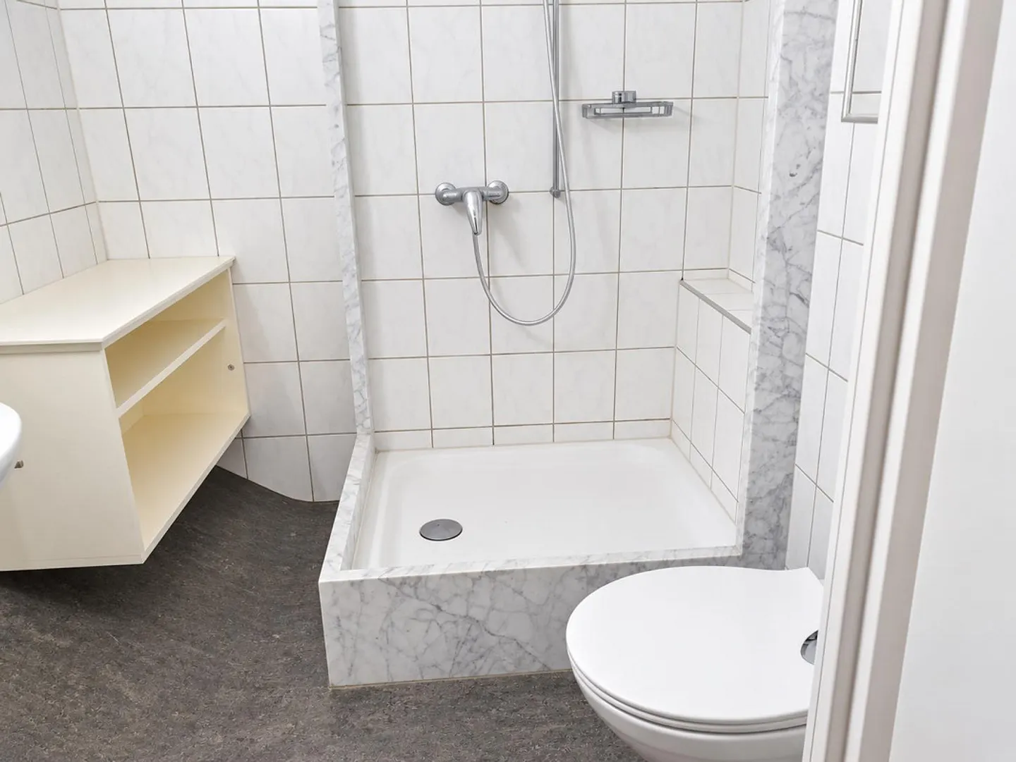 Idyllic 3-room apartment in the old town of Erlach - Photo 6 of 6