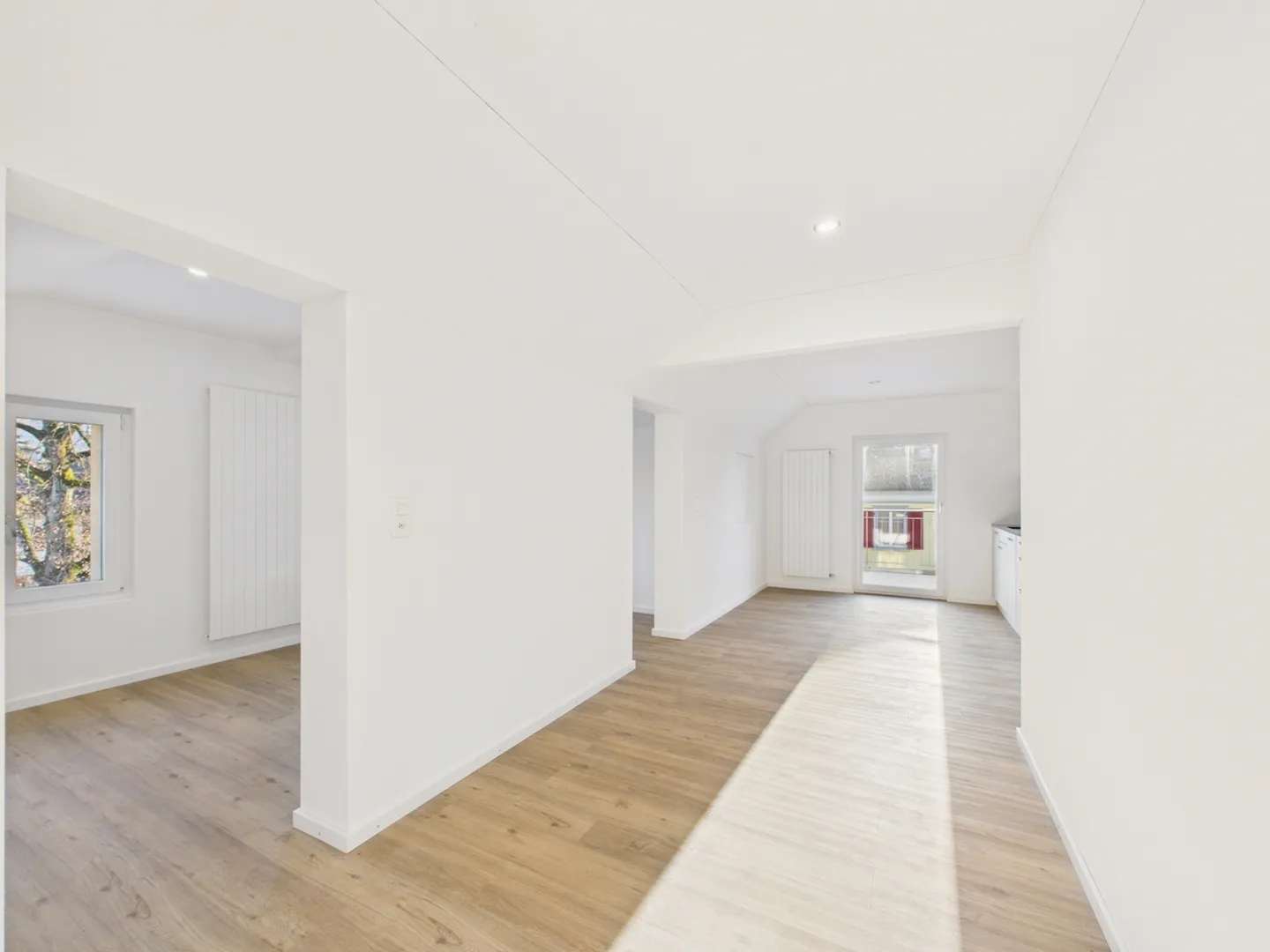 Modern multi-generational house with three separate apartments in a preferred location in Goldach (SG) - completely renovated, sunny and versatile - Photo 9 of 13