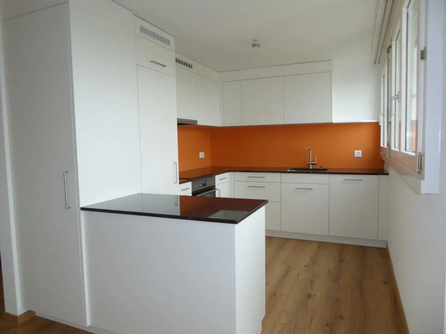 Appartement rénové avec vue - Photo 3 sur 7