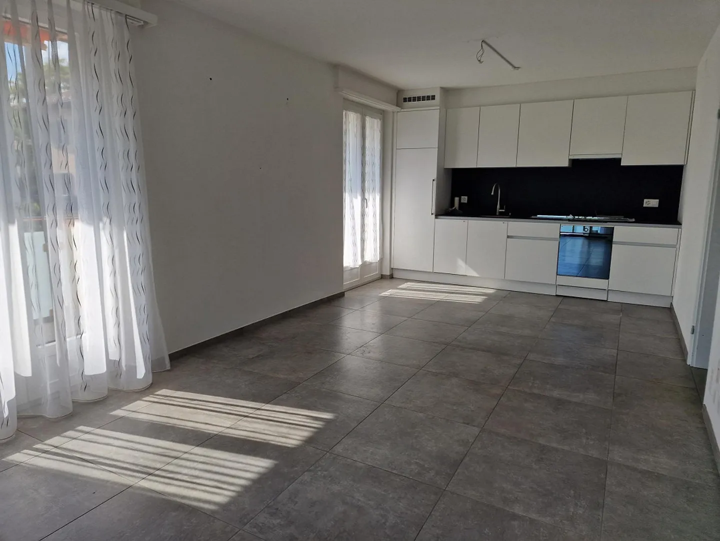 Appartamento affascinante 2,5 camere con 2 balconi - Foto 3 di 10