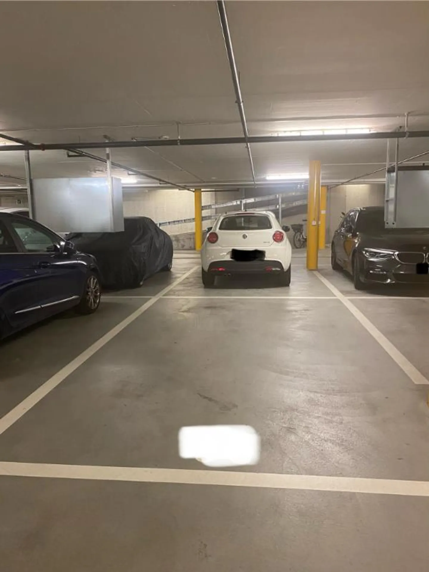 Garage souterrain - Photo 1 sur 2