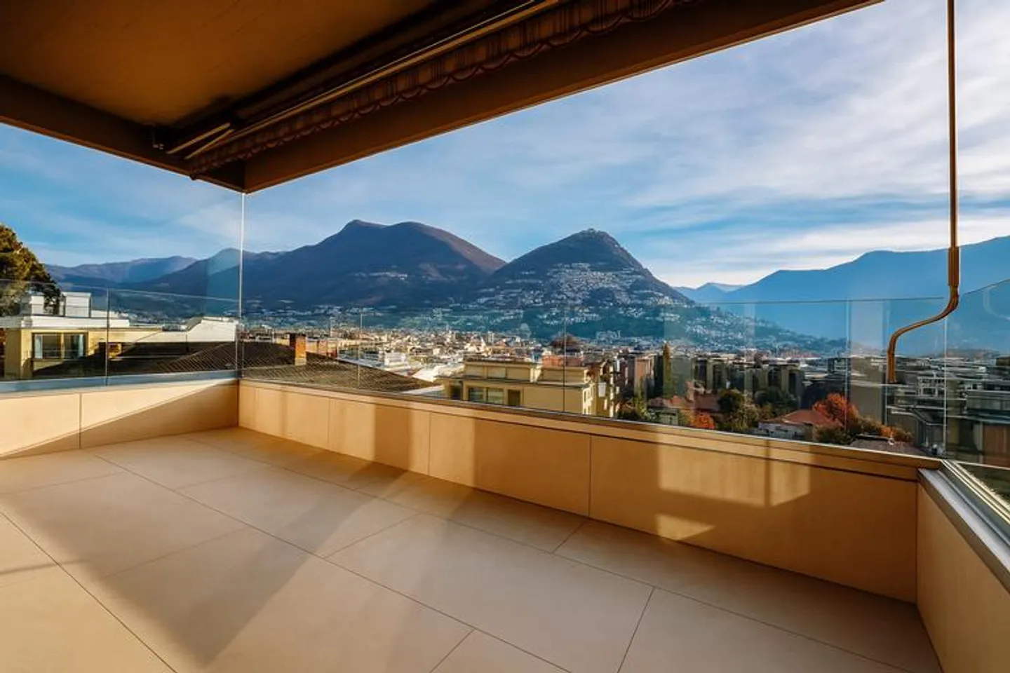 LUGANO - Appartement 4.5 pièces avec terrasse et vue dégagée à louer - Photo 1 sur 9