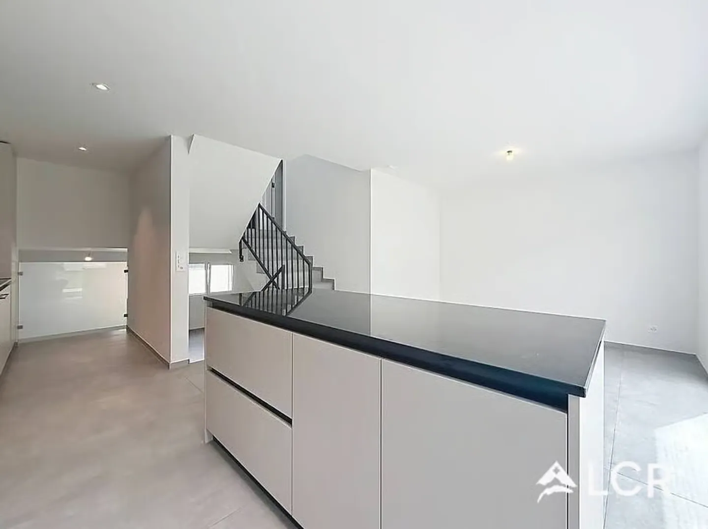 Magnifique appartement de 5.5P / 4 CHB / 2 SDB / 1 balcon / 1 Jardin /2 places d - Photo 3 of 13