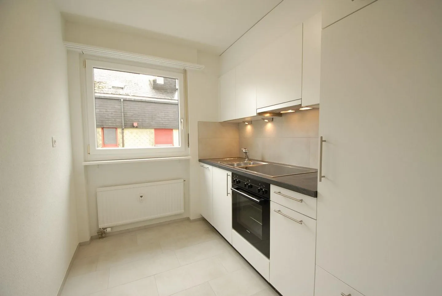 Appartamento ristrutturato di 3 stanze in una posizione tranquilla - Foto 6 di 13