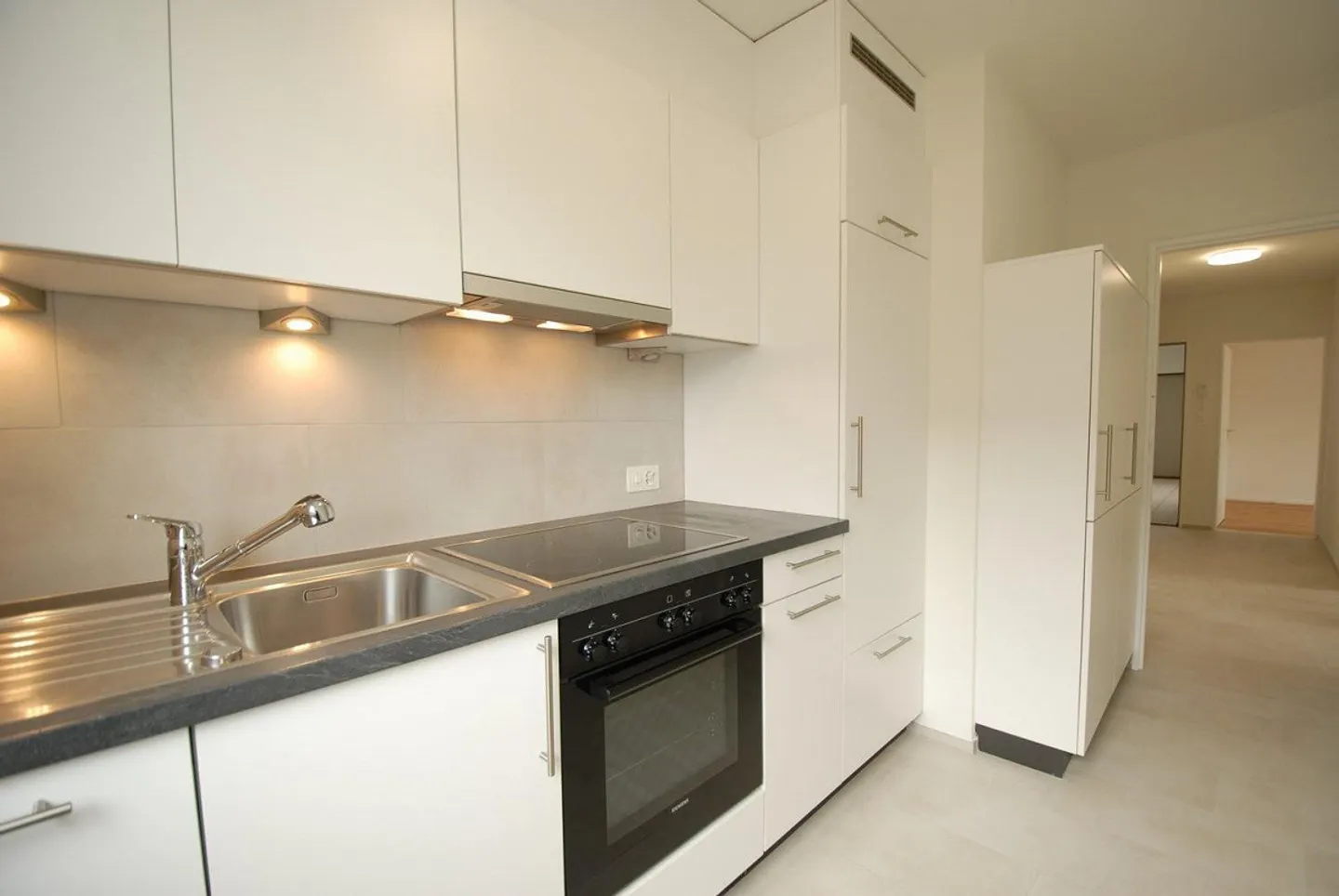 Appartamento ristrutturato di 3 stanze in una posizione tranquilla - Foto 7 di 13